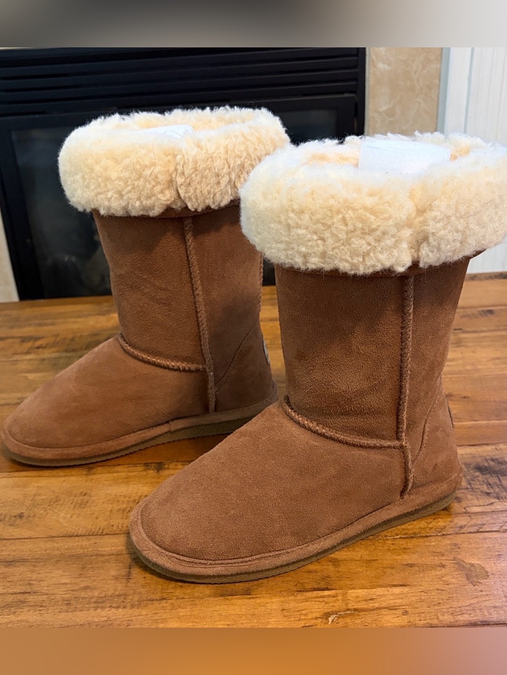 Bearpaw Suede boots with Plush Wool lining size 8